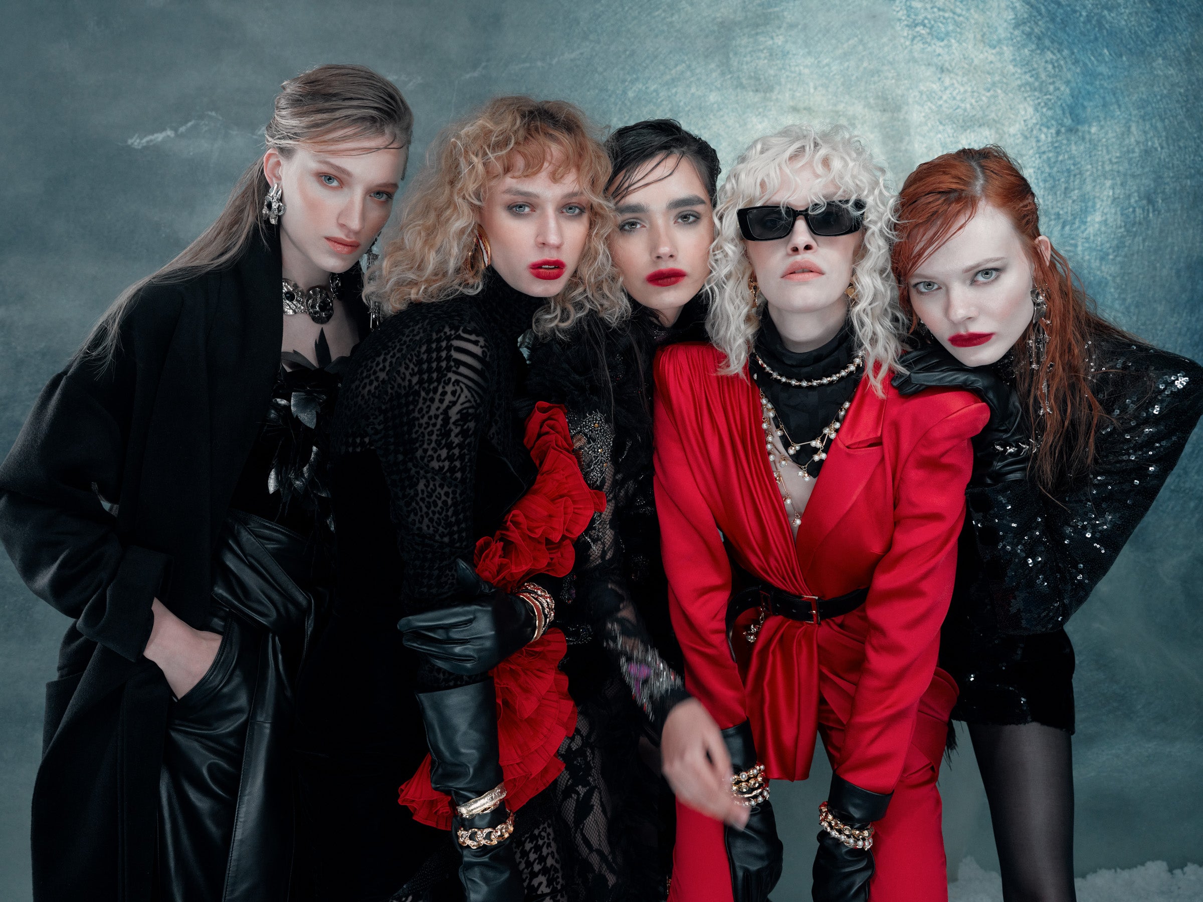 HALEIA: Combining High-Fashion and Analytical Methods